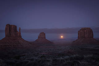 Monuments Moonrise 1